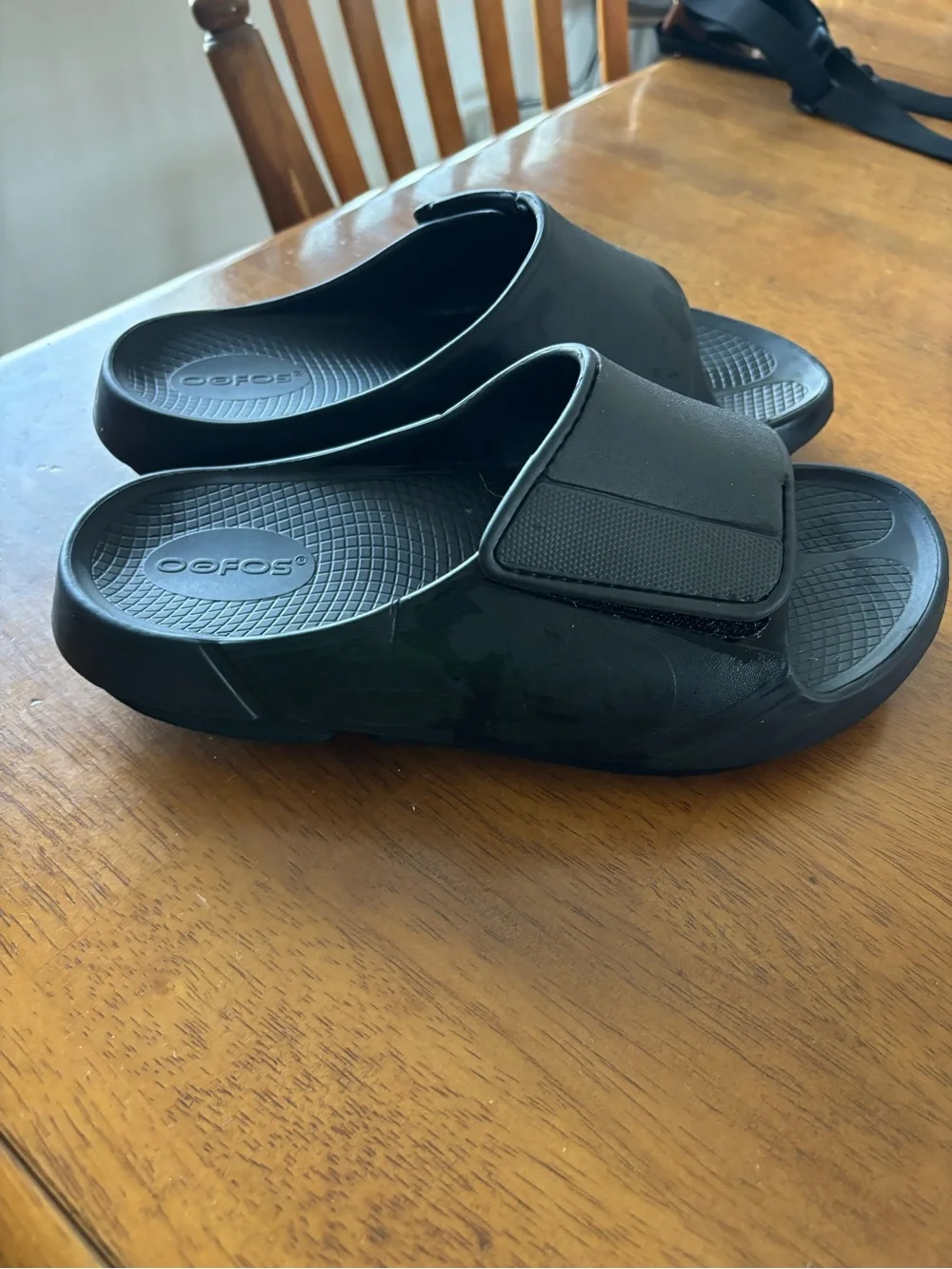 OOFOS Men’s Black Recovery Slide Sandals